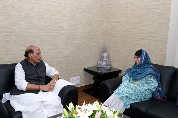 Mehbooba meets Union Home Minister